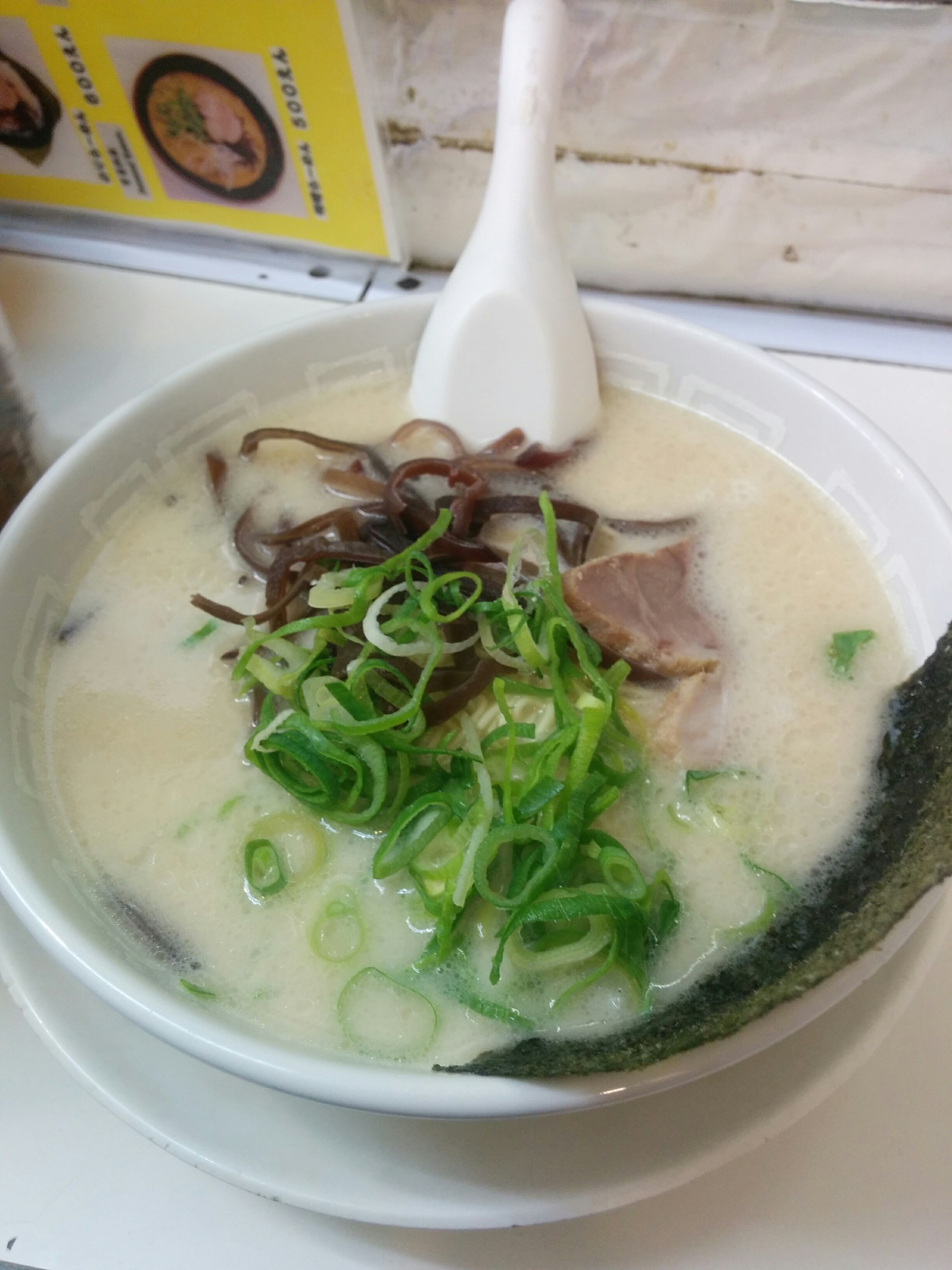 博多天神　新橋店　500円とんこつラーメン