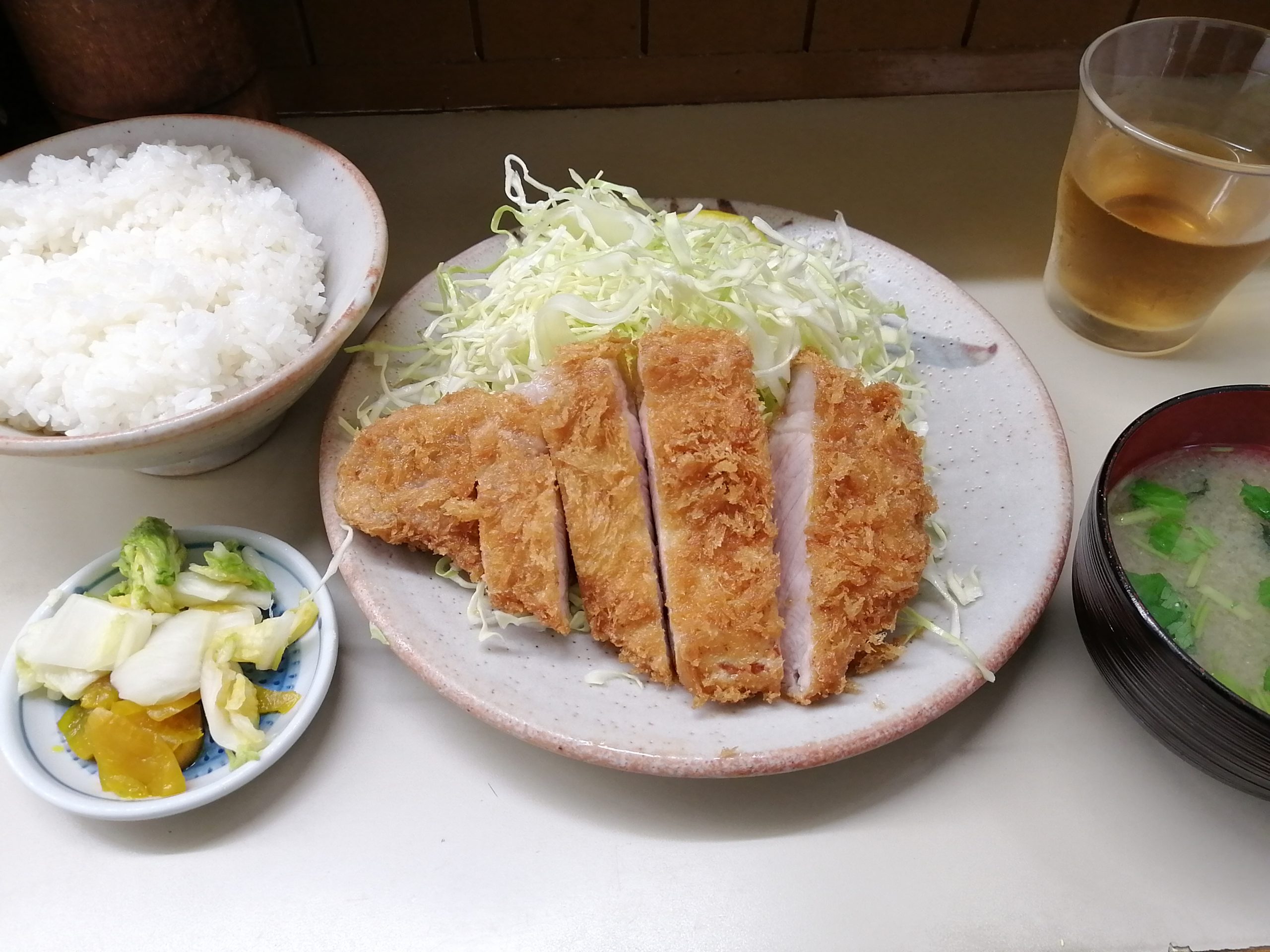 ロースカツ定食　とんかつ繁　国際フォーラム